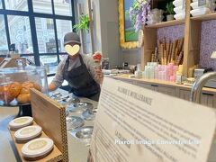 バスを降りて、すぐにジェラート屋さんがありました。グーグル情報によると、”Gelateria La Romana”、とても評判のお店の様です。