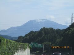 数年前に登った（といってもちょこっと）伊吹山が見えた
山登り、ずっとしてない。山登りしたいよ～