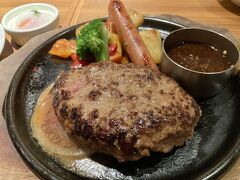 オーダーしたのは、
とろとろ温玉のせハンバーグ&粗挽きソーセージ。

ハンバーグの専門店なだけあって、結構美味しかった。温玉のせ、というのも珍しいかも？
でも別添えはありがたい。