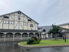 本日のお宿は対馬グランドホテル。空港から車で10分くらいです。少々くたびれたところもありますが、対馬では一二を争う格式のホテルです