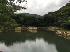 やってきたのが対馬藩お船江跡（ドック跡）。いやあ、ナビで入力したのですが非常にわかりずらい。しかも、ガイドブックには駐車場あり、となっていましたが、そこに行くには軽自動車でもぎりぎりくらいの道を通らないといけないので大変です