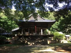 300段くらいらしい階段を上りきった先にある社殿はどっしり格式のある雰囲気で