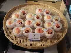 岡山空港では美味しい岡山産桃白鳳　絶賛発売中