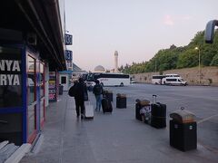 なかなか眠れないなかでも、うとうとしているうちに定刻通り６時30分頃イスタンブールに到着。約１年ぶりのイスタンブール。