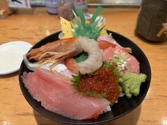 飛行機は成田18:15発のJAL751

遅めのお昼ご飯は成田行きバスが出ている海浜幕張の寿司やまとにて

美味しい海鮮丼（1,380円）でした