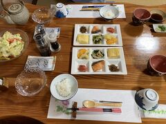 最初のセッティングに、お櫃のごはんをよそってもらった時の写真。