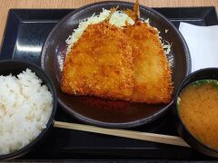 帰りは酒々井パーキングエリアでアジフライ定食にしました。