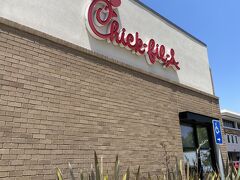 翌日の昼は、Chick-fil-Aというチキンバーガーのファーストフード店へ。
KFCより美味しいと言われたけど、確かに美味しかったです。