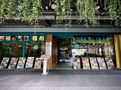 【サムイ島のコパカバーナ】

ここサムイ島は、チャウエンビーチ以外は、崖の下のビーチが多い為、隣のビーチに行く途中の道は、比較的、大きい幹線だったりするので、結構、車やトラックが飛ばしていて（バイクも）、の～んびり走りたい者にとっては、なんだか落ち着かない...

もっと、ゆっくり行こうよぉ...みんなぁ～みたいな...