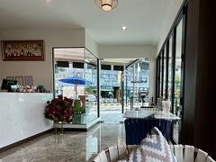 【サムイ島のカオサン】

で、一旦、部屋に戻って、コーヒーでも飲みながら、ぼんやりと時間を潰す...