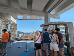 ケーブルカー乗り場
夏のケーブルカーはものすごく並ぶと聞いてましたが、全然並んでいない！
1月と2月は運休。シーズン中でも、強風時も運休するそうです。

往復＠27ユーロ　クレカ可
（片道なら15ユーロ）