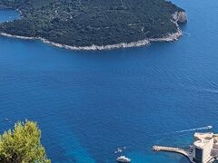 ロクルム島
ボートで簡単に渡れるので、時間があれば行ってみたかったなぁ。
旧市街からボートで15分ほど。
野生の孔雀がいるんですって。
