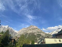 ホテルの部屋から見える山