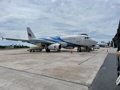 【サムイ島→バンコク、スワンナプームへ戻る】

で、私の乗る飛行機もプロペラ機だとばかり思っていたのだが...