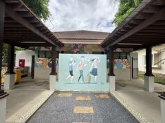 【空港らしくないサムイ島の国際空港ターミナル】

おトイレかい？