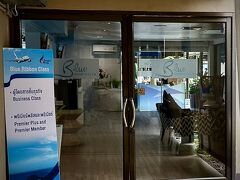 【空港らしくないサムイ島の国際空港ターミナル】

どうやら、この空港内には、「Blue Ribbon Lounge」と、バンコクエアウェイズ上級会員専用のラウンジが、二つあるらしい...
