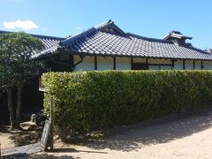 木戸孝允が生まれ幼少を過ごした旧宅が、御成道から通りをちょっと入ったところに残っていました。菊谷家から５分程度のところです。誕生の部屋や孝允の揮毫などが展示されていました。