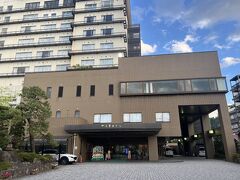 泊まるのは天童ホテル。

直前でもリーズナブルに取れたのが宿泊理由。
しかし、泊まってみたら良かった。