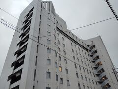 最寄りバス停から徒歩７分。
雨は当たったかな？という感じでした。

３泊目のアパホテル金沢西

ここはインターチェンジに近いので車で来るホテル（笑）