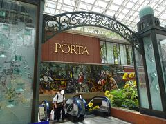 せっかくなので、横浜駅東口にも行ってみます♪。

「横浜ＰＯＲＴＡ」から「そごう」へ向かいましょう～。