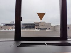成田空港の国内線サクララウンジは景色が残念です