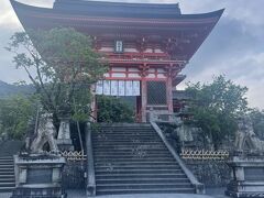 清水寺に到着。
西端にある正門仁王門。
