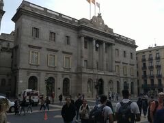 ３分程でサン・ジャウマ広場につきました。見えるのはカタルーニャ州政府事務所です。