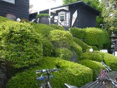 伊豆ぽたで借りたレンタサイクル（電動アシスト自転車）を止め、備屋珈琲店で遅めのランチ＆休息後、城ケ崎へ