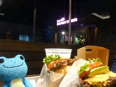 18:58　新宿駅着

お夕飯はがっつりバーガー系で
シェイクシャックでお夕飯