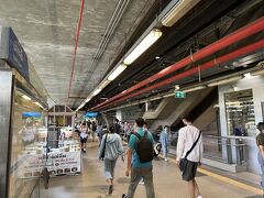 ARLサターニーマッカサンで下車。