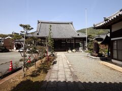 時間がないので門の外から撮影だけして、