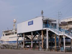 すると見えてきたのがかつての青函連絡船の摩周丸。