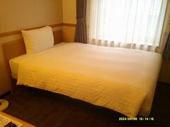 ひょんなことから、初めての韓国東横インに泊まることになったシーンから、本旅行記は始まりとなります。

ここで、この旅における宿泊状況を振りカエルっておきましょう。

１８きっぷとしての旅を開始した4月1日から…。

4/1　超高級オレンジホテル丸亀店（12ｈパック（キャンペーン中））1400円
4/2  超高級オレンジホテル三原店（オープン席・8ｈパック）900円
4/3  関釜フェリー「はまゆう」内　0円
4/4　沙上界隈夜間徘徊　0円
4/5　プサンスクバックドットコムゲストハウス　21700W（≒2300円）
4/6  東横イン釜山駅Ⅰ（元々の宿の予約料金にて）　4566円

となりますので、ここ6泊において、合計宿泊費は9000円強ということになります。

そのうち半分が、この日の宿泊、ということになりますので、無茶苦茶高級な一夜であったことをご理解頂けますと幸いです。
