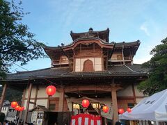 大仏が近くにある事を知り、
行ってみる事にします。
祭りをやっていました。
