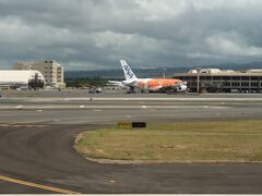 定刻通り10:35にダニエル･Kイノウエ国際空港に到着。
ラーちゃんを見つけました。