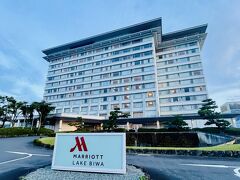 琵琶湖マリオットにようやく到着。
既に19時を過ぎてます。
おぉぉ～貴重なラウンジタイムが…
(急がねば～)
