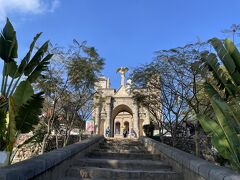 8時45分に出発して、9時には丘の上の女王宮に到着。
9時オープンだそうです。