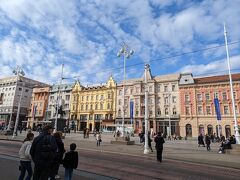 16:05　イェラチッチ広場に到着。