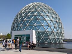 15:45　モスクの入口というか、モスクに隣接するスーク・アル・ジャミというショッピングモールの入口で下車。

Uber代45.5ディルハム