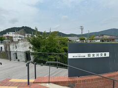 港の船乗り場の方に歩いていくと、震災遺構として旧女川交番がありました。