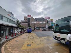 その後、高速を降りる時に黄金ICで時間を要し、40分近く遅れて15:10前に名古屋駅太閤通口に到着。雨は止みました。