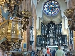 ストックホルム大聖堂

正面の銀の祭壇と、左上の豪華な説教壇。