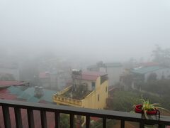 ホテルに戻るとさらに霧が深くなっていました。