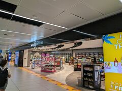 プラハのヴァーツラフ国際空港の免税店です。