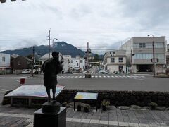 予定より15分遅れて島原到着。どうやら信号機故障との事。
船の時間があるので、急な遅延は心臓に悪いな・・・。
気を取り直して、1時間弱あるので奥に見える島原城を目指します。