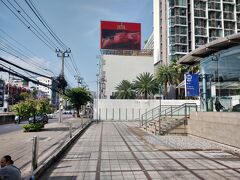 フアイクアンで途中下車して
ホテルで預けた荷物をピックアップして
スワンナプーム空港へ向かいます