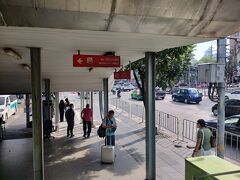 ペッチャブリー駅まで