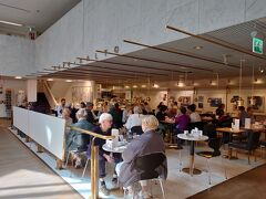 その中にある、カフェ・アアルトで休憩。