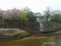 ちょっと、お堀っぽい場所に、怪しげな石垣も見られましたので、これでお城を訪問したことにしておきましょう。

やる気なくてすみません…。
（因みに地図の位置情報も正確にはここではありません‥。）