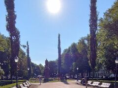エスプラナーディ公園を抜けて歩く。